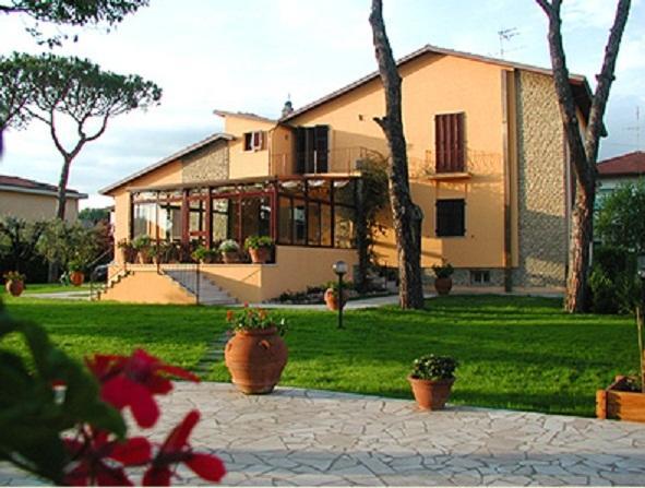 B&B Villa Acero Марина-ди-Каррара Экстерьер фото